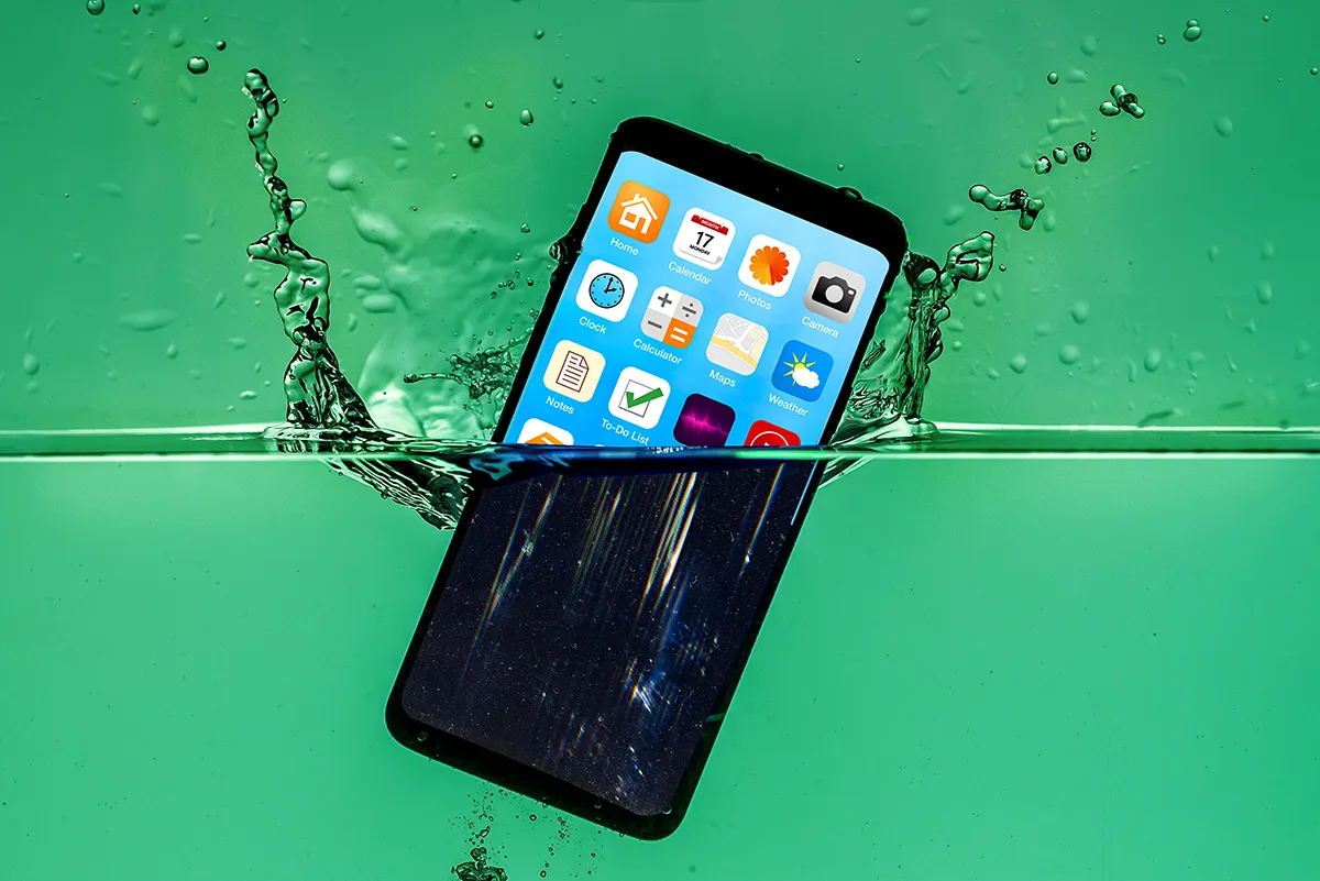 How To Remove Water Inside Phone Screen Water Damage
